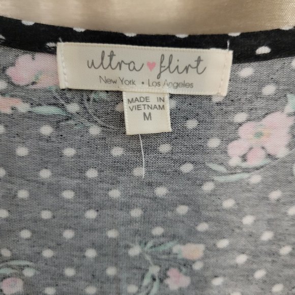 Ultra Flirt batwing blouse size medium - Picture 3 of 5